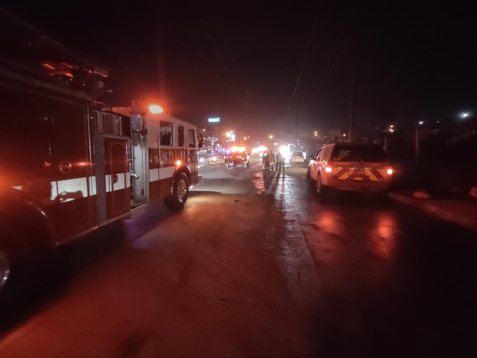 ATIENDIÓ BOMBEROS TIJUANA INCENDIO DE VIVIENDAS EN VILLA DEL CAMPO; INMEDIATA RESPUESTA EVITÓ UNA PROPAGACIÓN MAYOR