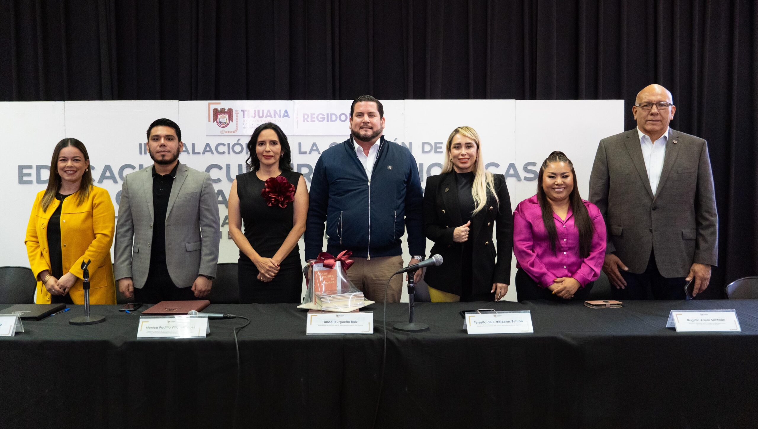 ENCABEZA ALCALDE ISMAEL BURGUEÑO INSTALACIÓN DE LA COMISIÓN DE EDUCACIÓN, CULTURA, BIBLIOTECAS, CIENCIA Y TECNOLOGÍA