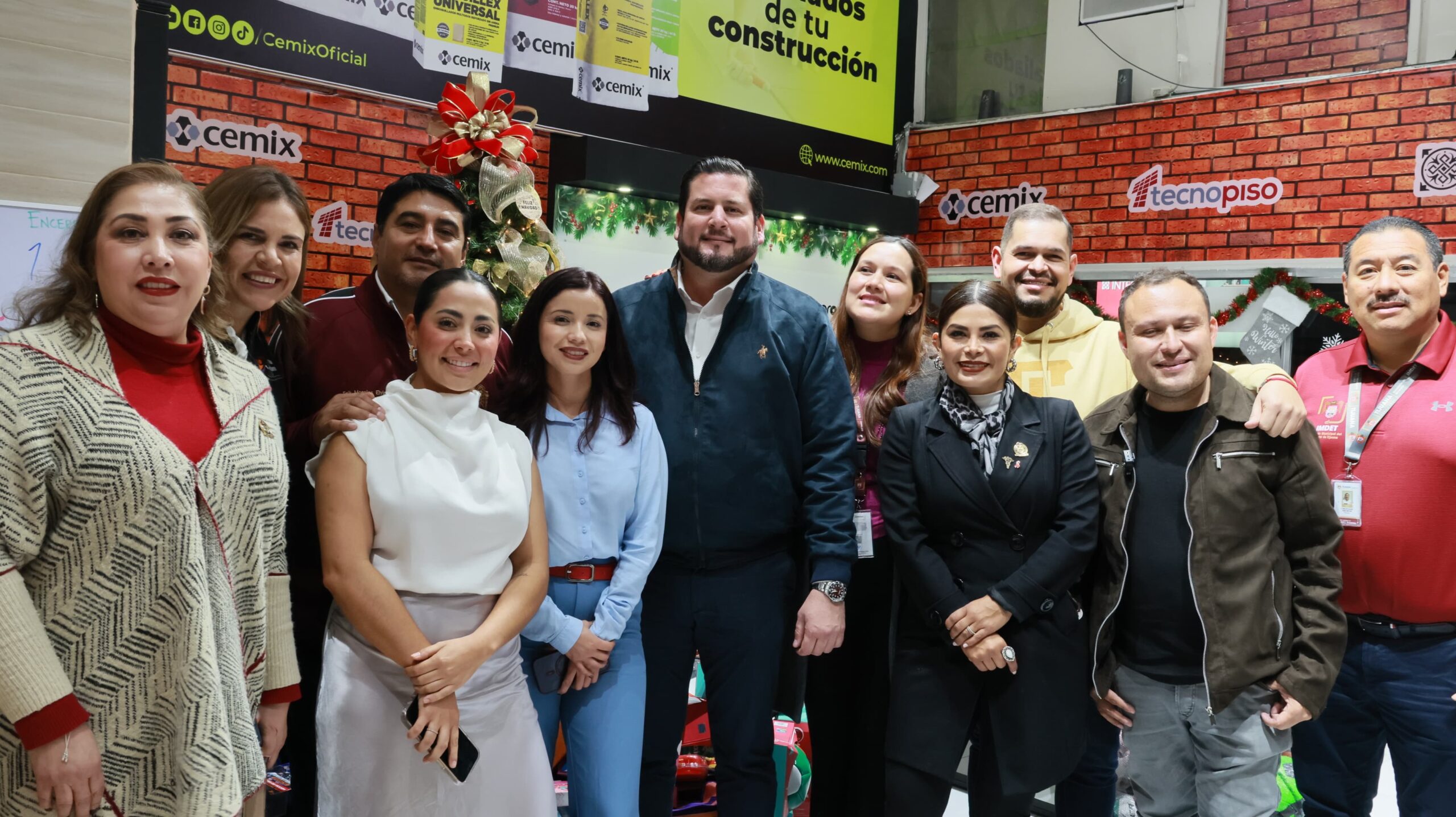 SE SUMA PRESIDENTE MUNICIPAL DE TIJUANA, ISMAEL BURGUEÑO A LA COLECTA DE JUGUETES “EL ENCERRÓN”