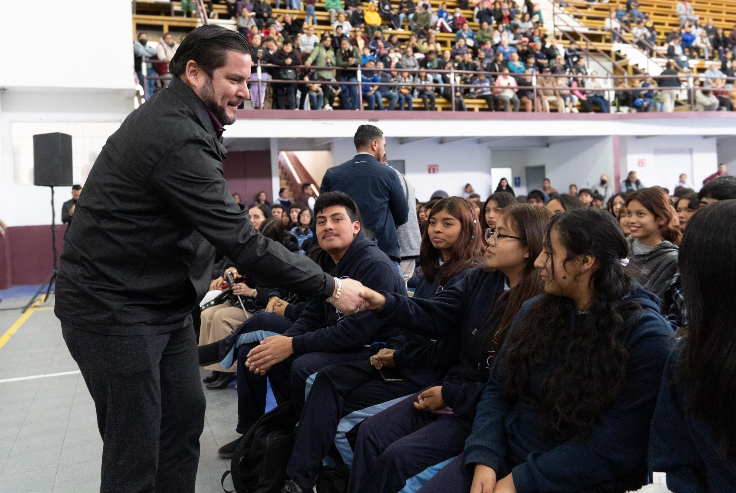 ENTREGA PRESIDENTE MUNICIPAL ISMAEL BURGUEÑO APOYOS A LAS JUVENTUDES A TRAVÉS DE LOS PROGRAMAS “TODOS CONECTADOS” Y “YO NO ABANDONO”