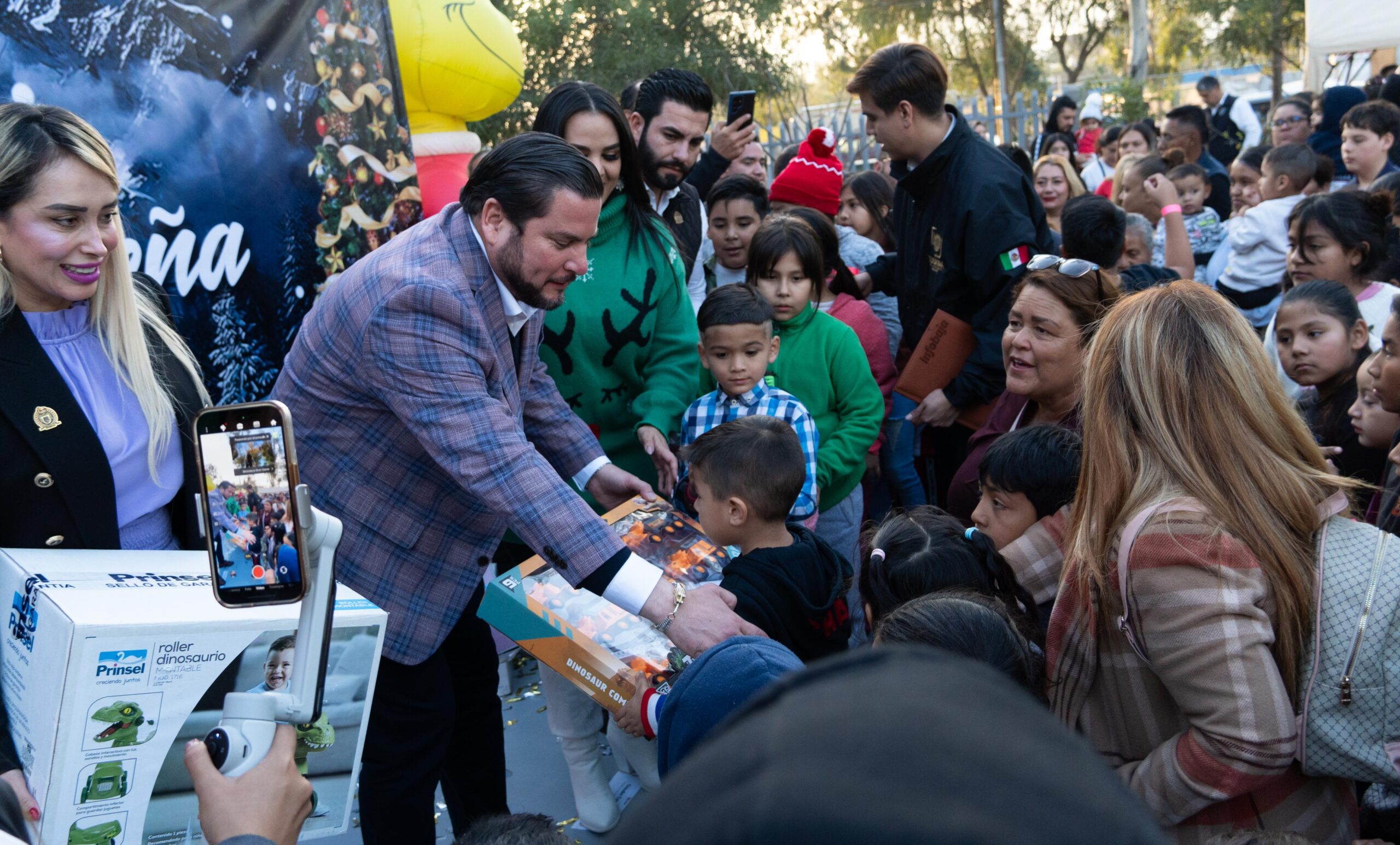 CONVIVE PRESIDENTE ISMAEL BURGUEÑO RUIZ CON RESIDENTES DE OTAY CENTENARIO EN POSADA DELEGACIONAL