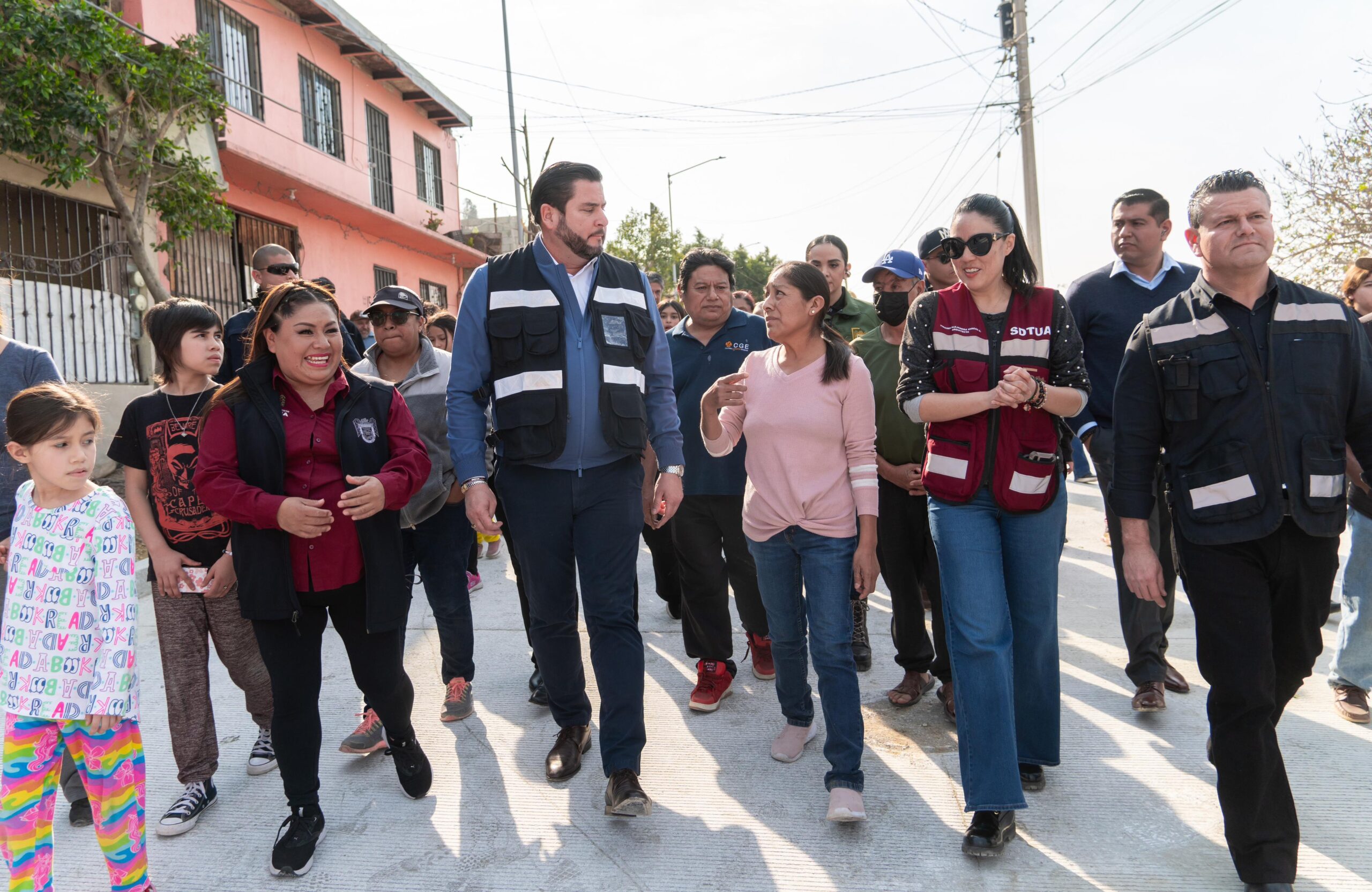 DA PRESIDENTE MUNICIPAL ISMAEL BURGUEÑO CONTINUIDAD A OBRA DE PAVIMENTACIÓN EN LA COLONIA RINCÓN DORADO