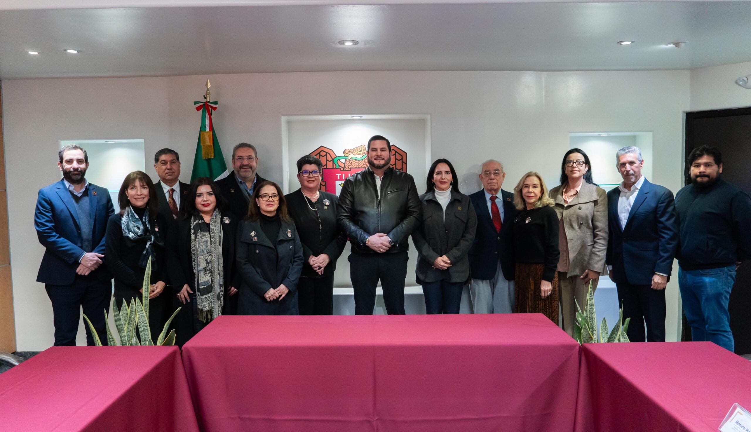 TOMA PROTESTA PRESIDENTE MUNICIPAL ISMAEL BURGUEÑO A INTEGRANTES DEL COLEGIO DE VALUADORES ESTADO DE BAJA CALIFORNIA A.C.