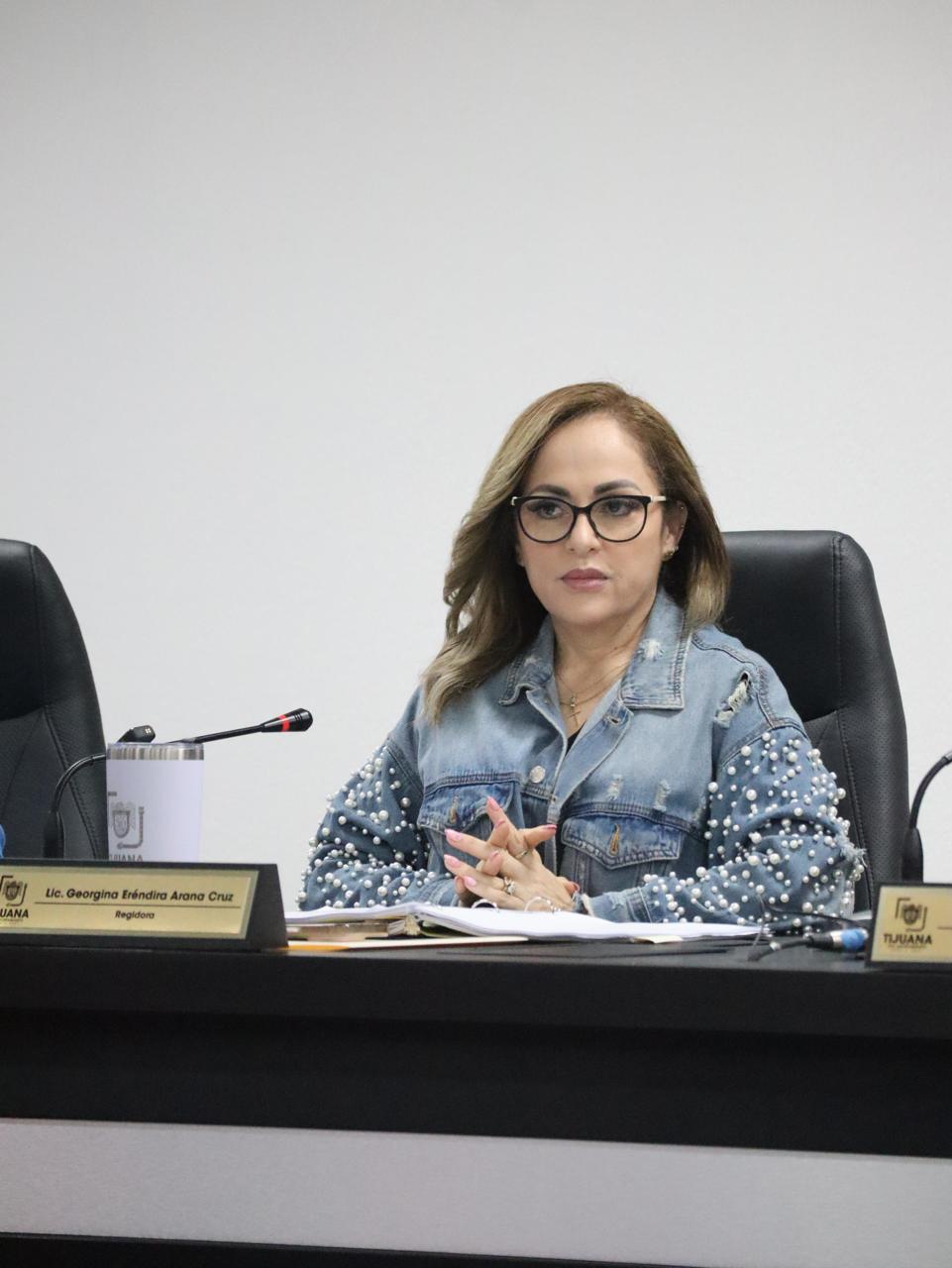 CUESTIONA LA REG. GINA ARANA FALTA DE INFORMACION Y CLARIDAD PARA CREAR MAS SECRETARIAS EN EL AYUNTAMIENTO