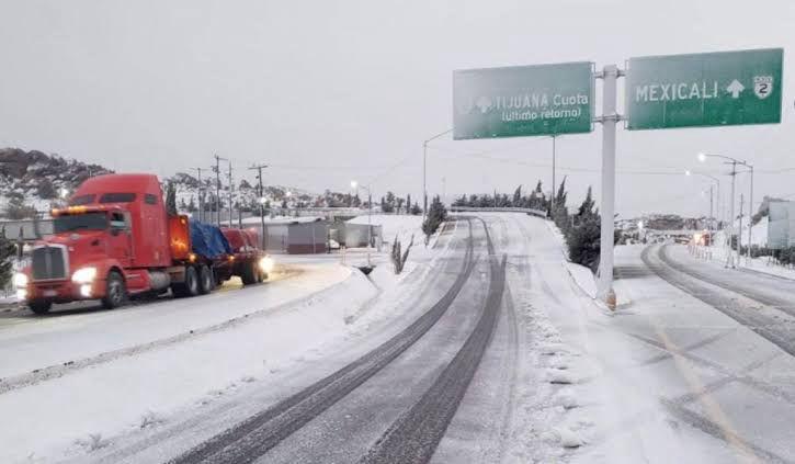 A UNOS DÍAS DEL ARRIBO DE LA PRIMAVERA, ESTAS IMAGENES INVERNALES FUERON CAPTADAS EN LA CARRETERA TIJUANA MEXICALI