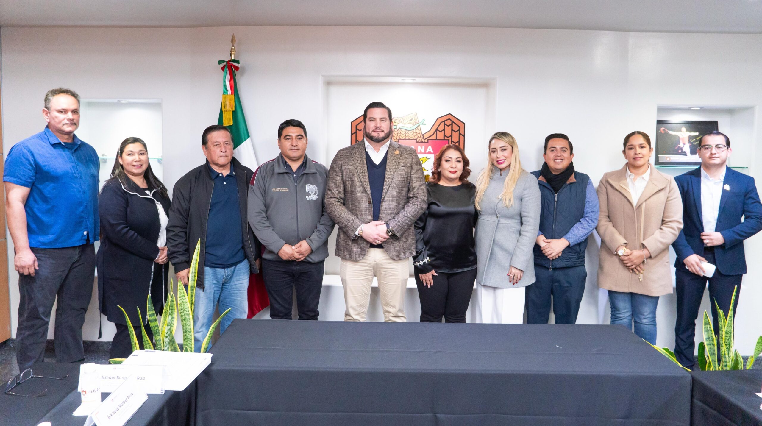 Toma protesta Ismael Burgueño Ruiz a nueva directora de DESOM