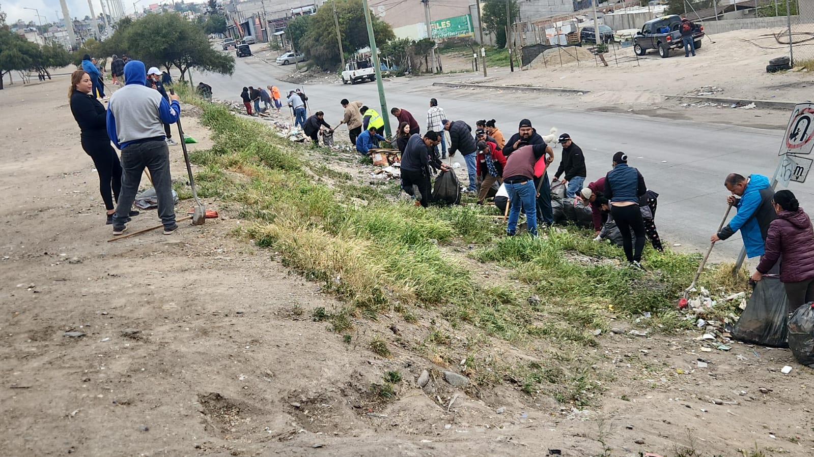 Recolecta Gobierno de Tijuana 14 toneladas de basura en el bulevar Las Torres