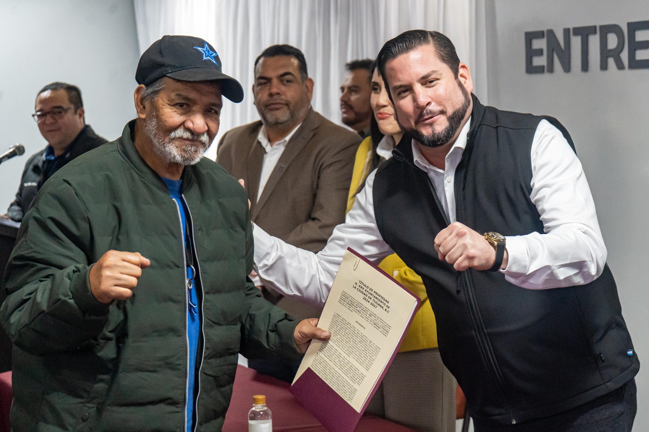 Beneficia XXV Ayuntamiento de Tijuana a 80 familias con la entrega de títulos de propiedad
