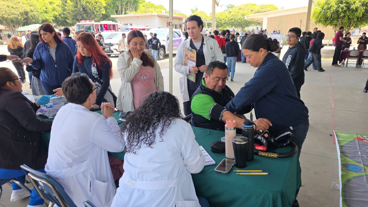 REALIZAN JORNADA DE SALUD A COBACH SIGLO XXI
