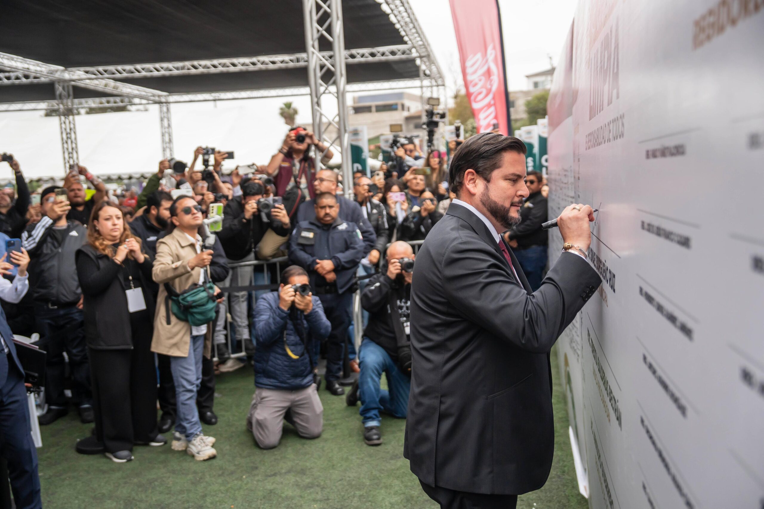 Firman Gobierno Municipal y sociedad civil ‘Alianza y Compromiso: Tijuana, Ciudad Limpia’