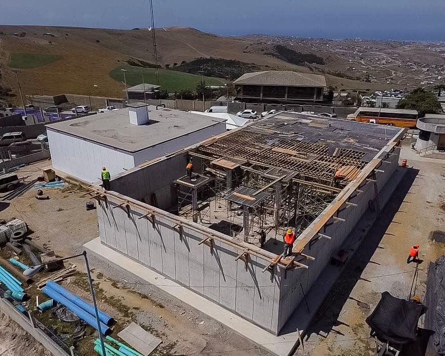 SUPERVISAN OBRA DE TANQUE Y RED DE AGUA POTABLE EN COLONIA AMPLIACIÓN EJIDO LÁZARO CÁRDENAS