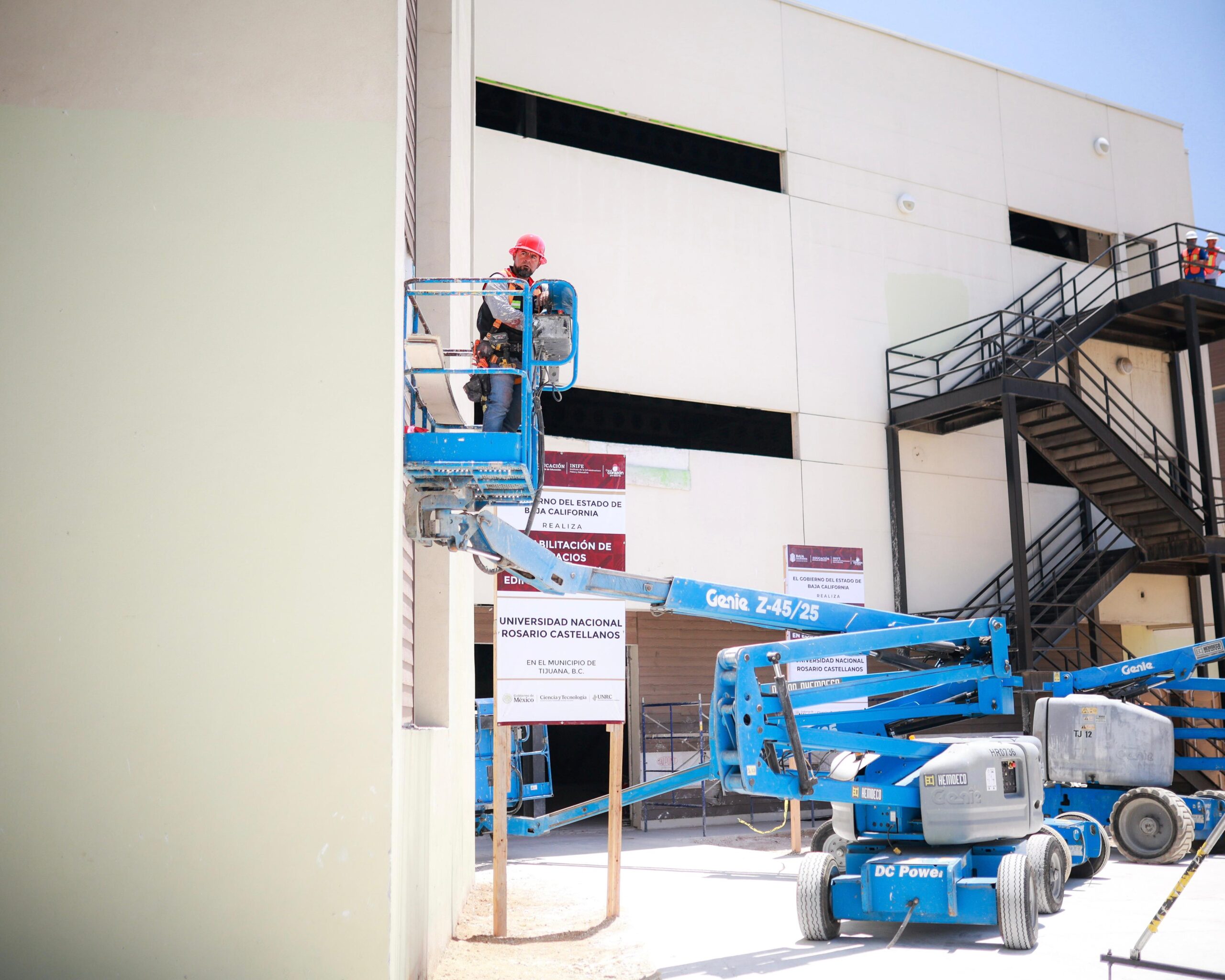ENCABEZA GOBERNADORA MARINA DEL PILAR ARRANQUE DE OBRA DE LA UNIVERSIDAD NACIONAL ROSARIO CASTELLANOS EN TIJUANA