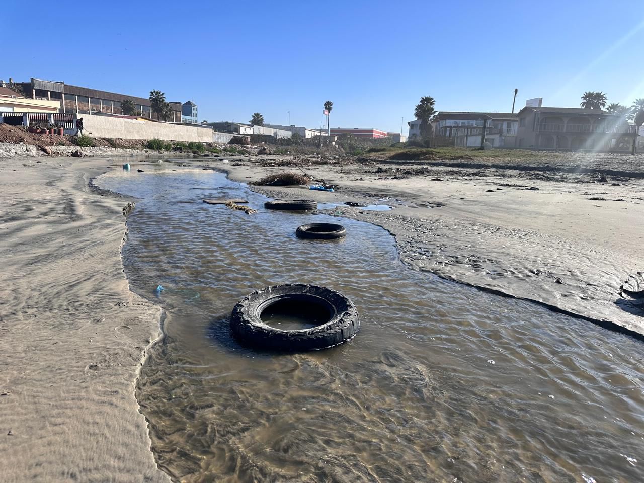 Derrame de aguas negras en Rosarito y Tijuana pone en riesgo la salud pública: Hagamos Conciencia