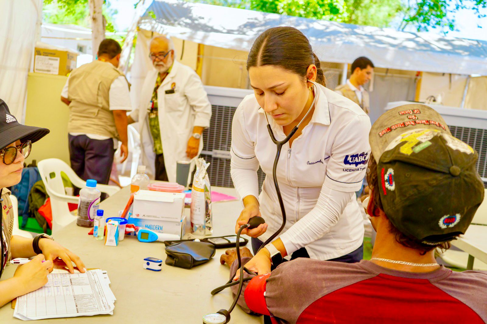 BRINDAN 1 MIL SERVICIOS SE21MANALMENTE EN PUNTO MASIVO DE HIDRATACIÓN PARA PERSONAS EN RIESGO DE GOLPE DE CALOR