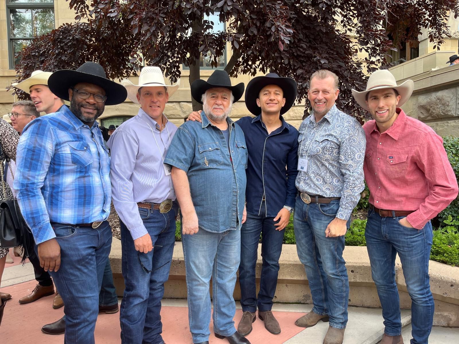 Presidente de la Asociación Nacional de Egresados de CONALEPcomienza su gira internacional en Canadá