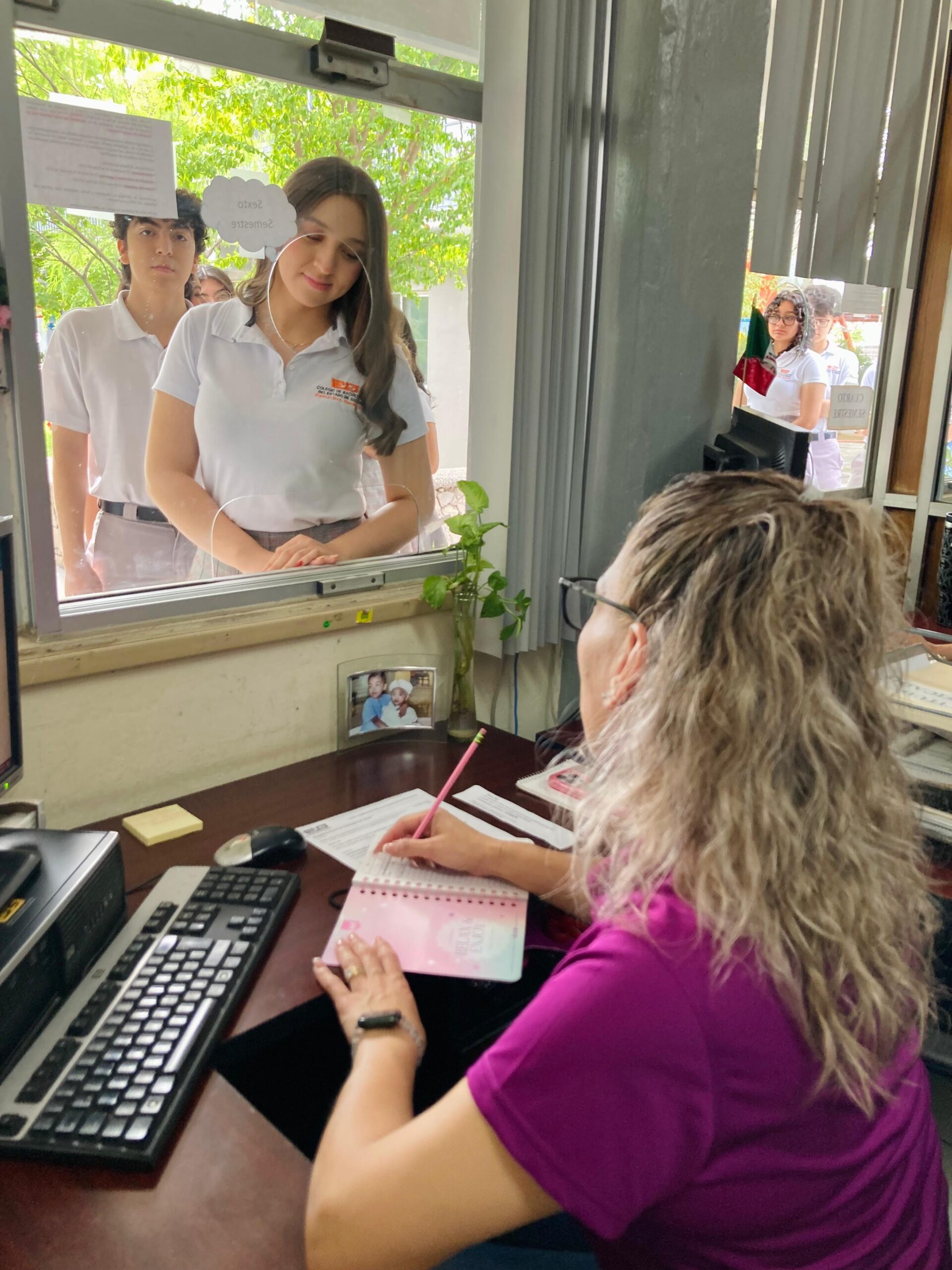 Gobierno invita a estudiantes de Cobach a realizar su proceso de inscripción