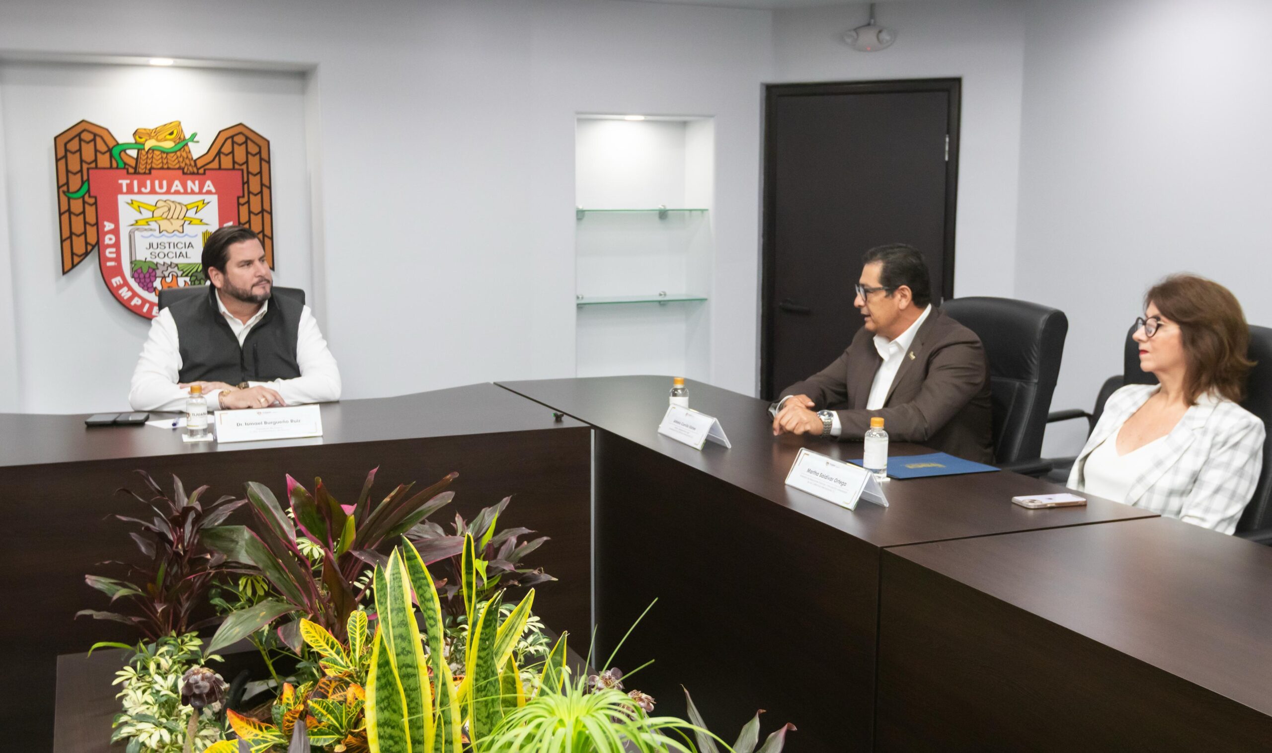 Firma Ismael Burgueño convenio de vinculación con la Universidad de las Californias Internacional