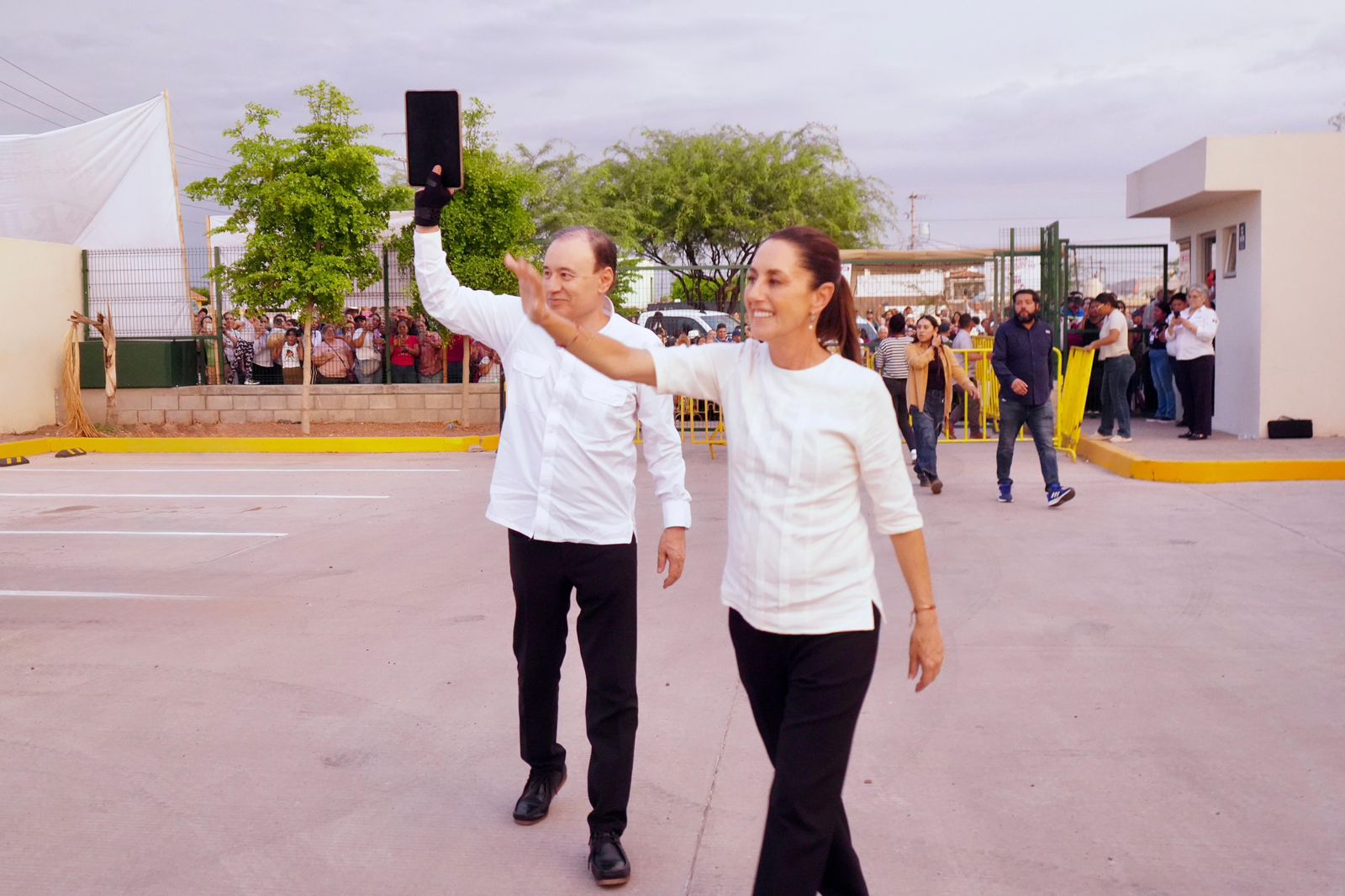 LA PRESIDENTA CLAUDIA SHEINBAUM,LLEGA A HERMOSILLO PARA PONER EN MARCHA PROGRAMAS DE SALUD