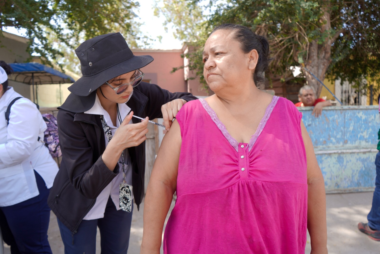 LLEVAN VACUNACIÓN CASA POR CASA A PEDREGAL DE SANTA JULIA