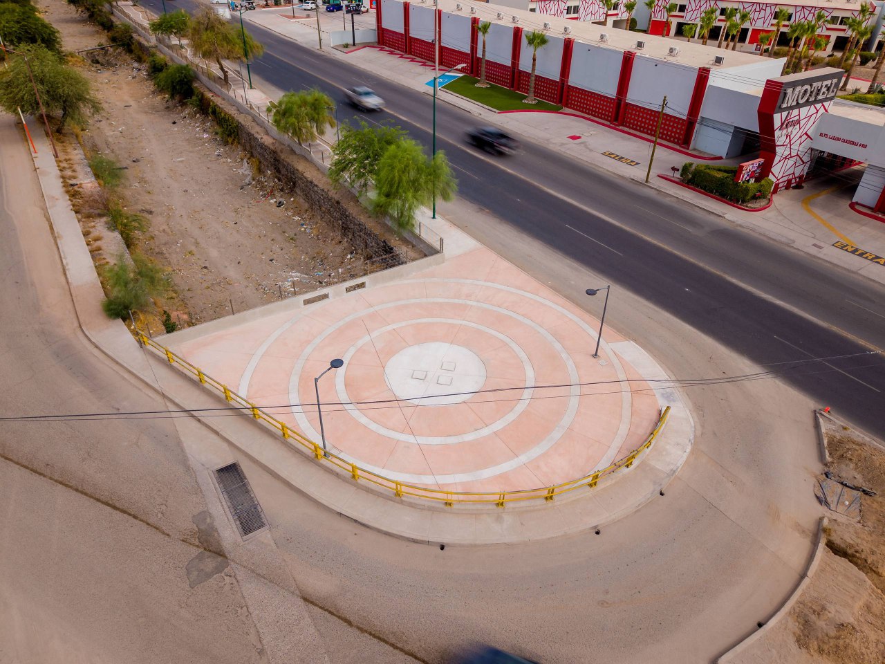 Verifican Toño Astiazarán y residentes del Norponiente avance del Parque Lineal Lázaro Cárdenas