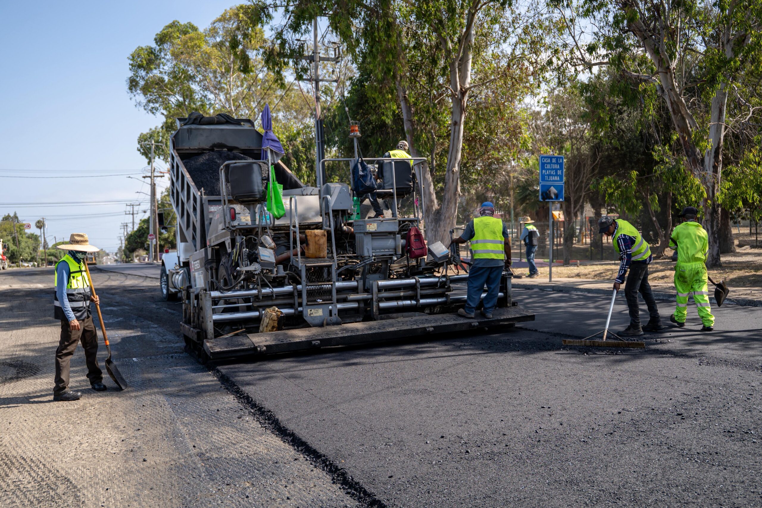 Arranca Gobierno Municipal obra de reencarpetado en Playas de Tijuana