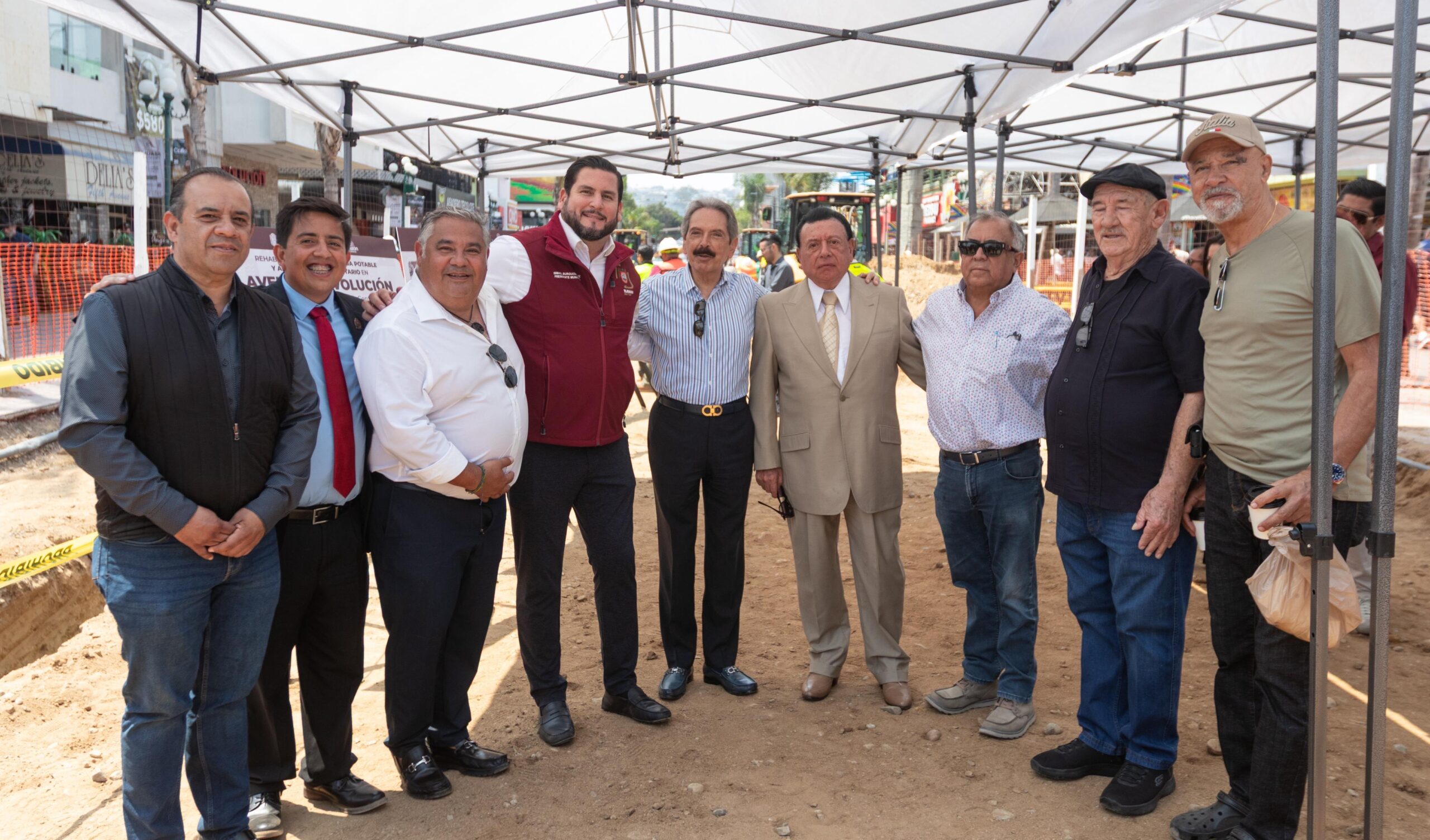 Participa Ismael Burgueño en la supervisión de obras de rehabilitación de redes de agua potable y alcantarillado sanitario en la Av. Revolución