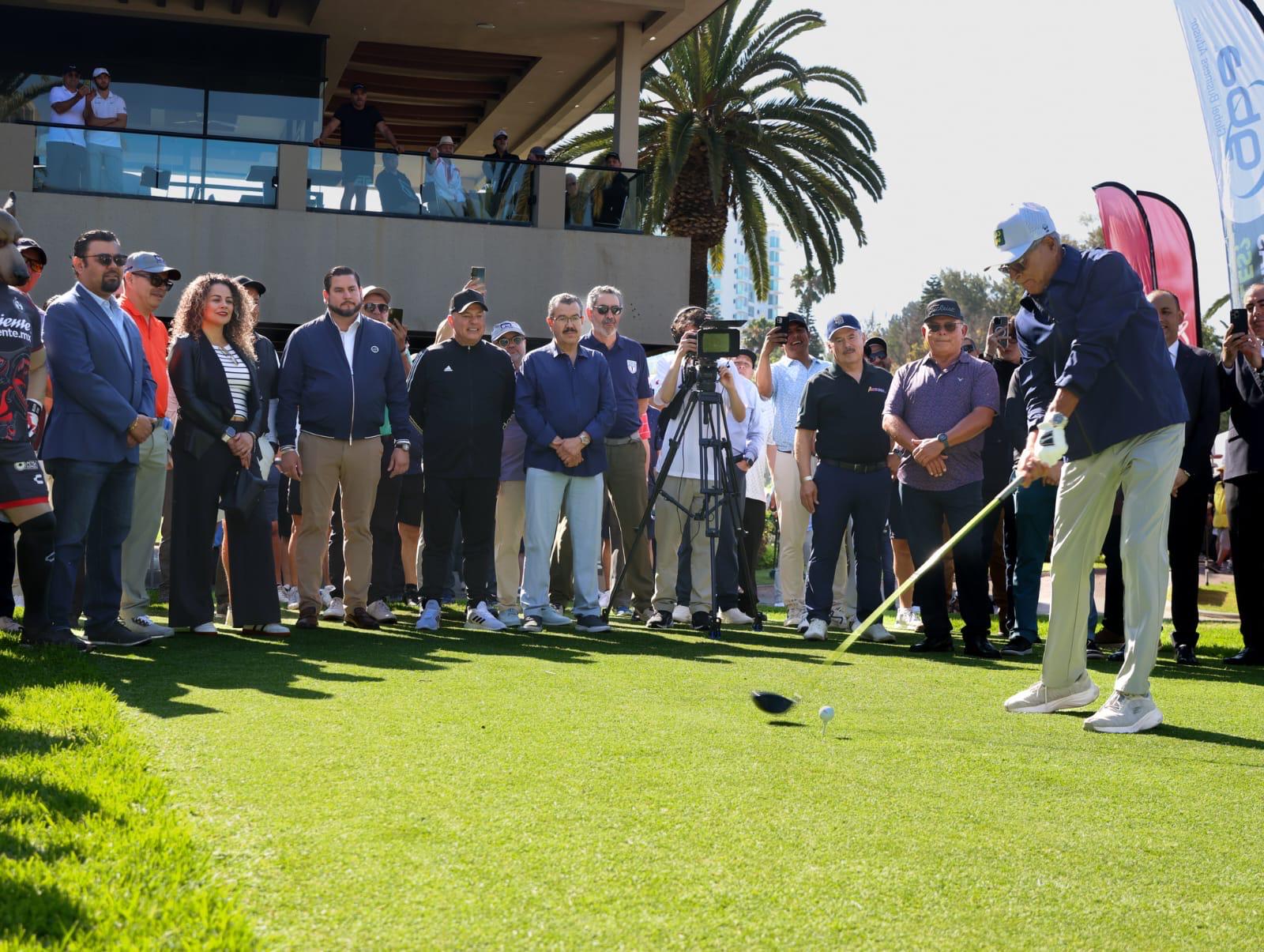 Acude Ismael Burgueño a inauguración del IV Torneo de Golf Empresarial Binacional de AIMO en beneficio de Bomberos de Tijuana