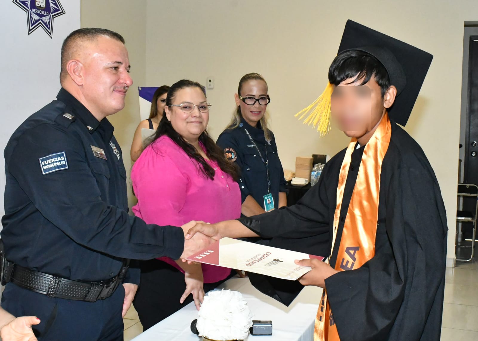 Se gradúan jóvenes de primaria y secundaria mediante UMPAM