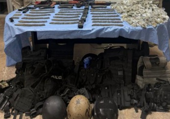 Aseguran armamento, equipo táctico y vehículo con reporte de robo durante cateo en Ciudad Obregón