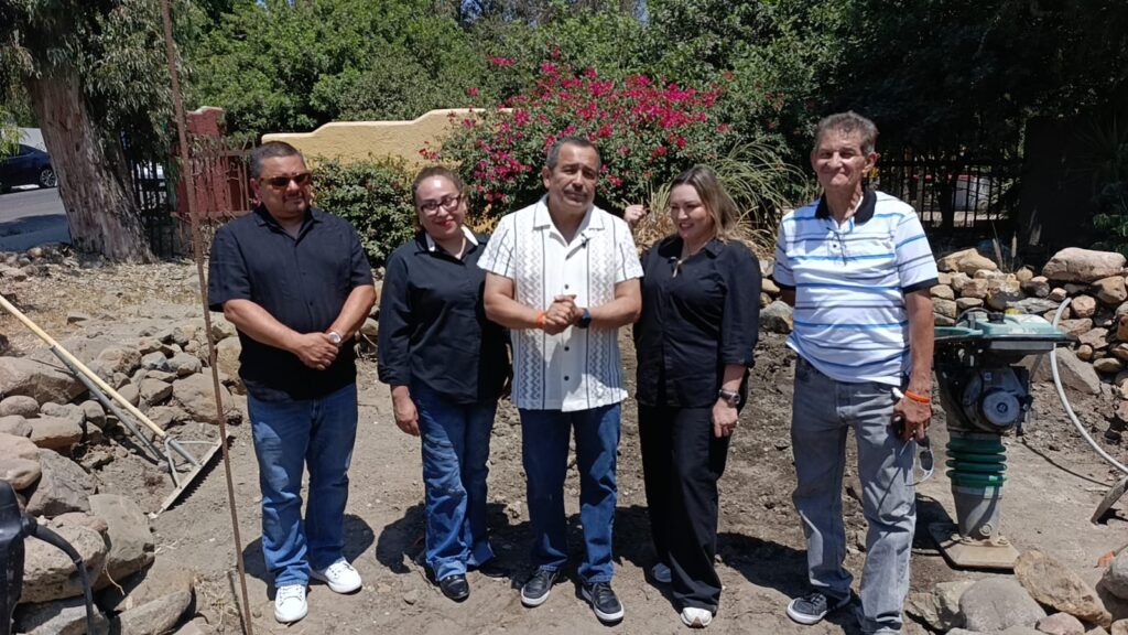 COLOCARAN  MONUMENTAL ESTATUA DE JC CHAVEZ.