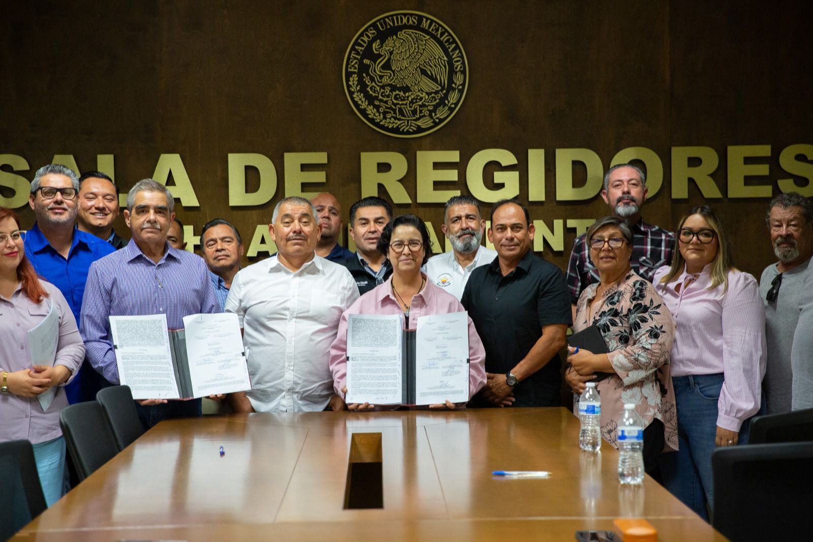 Gobierno de Rocio Adame y el Ejido Mazatlán firman Contrato de Promesa de Donación para la ampliación a 4 carriles del Blvd. Real de Rosarito