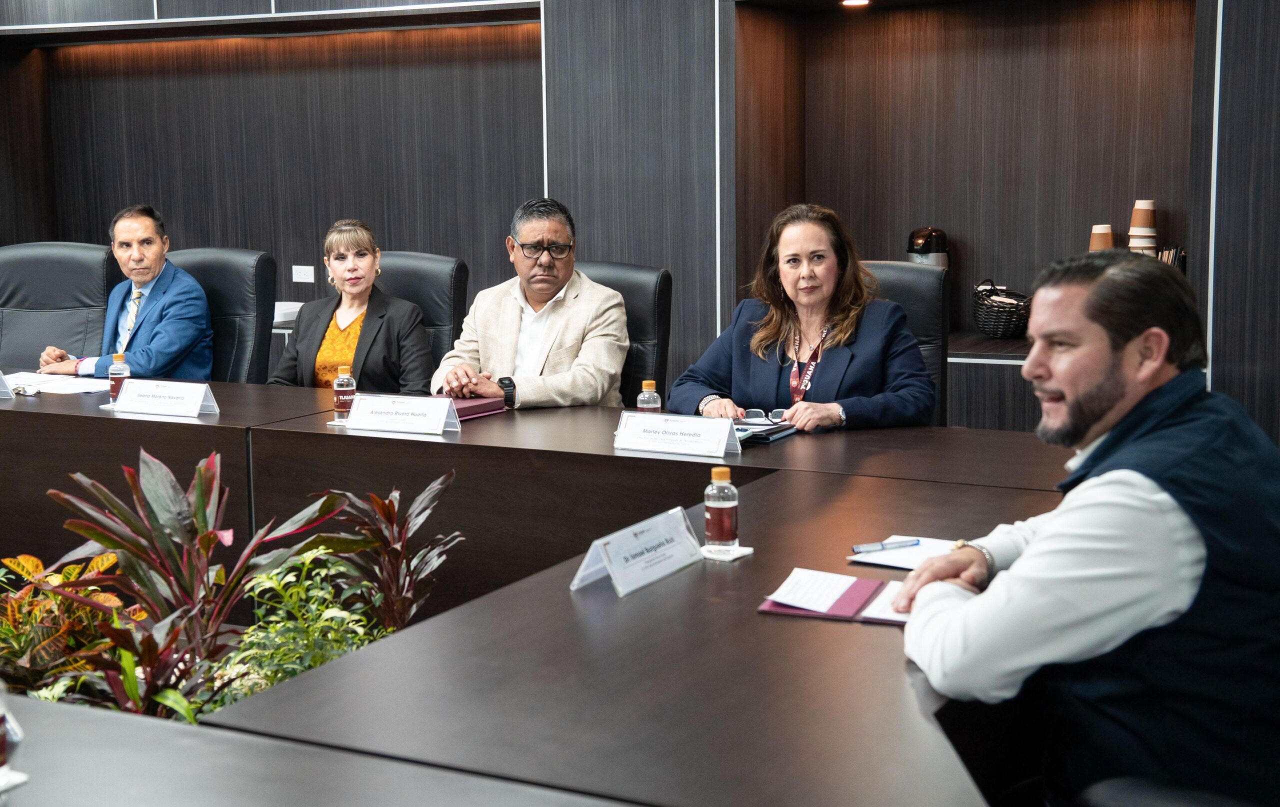 Firma Ismael Burgueño convenio de vinculación con Universidad Iberoamericana Tijuana