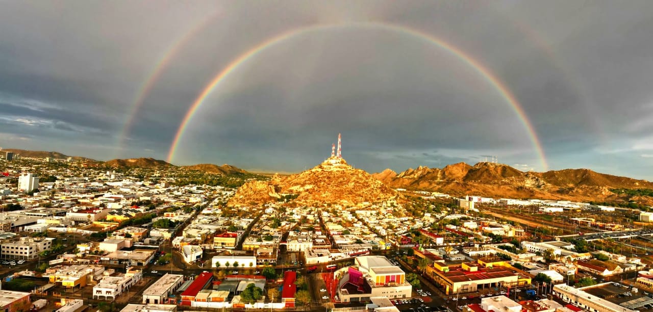 PERIODÍSTAS DE HERMOSILLO NOS COMPARTEN ESTA HERMOSA FOTO DE AYER UN DÍA DE LLUVIA