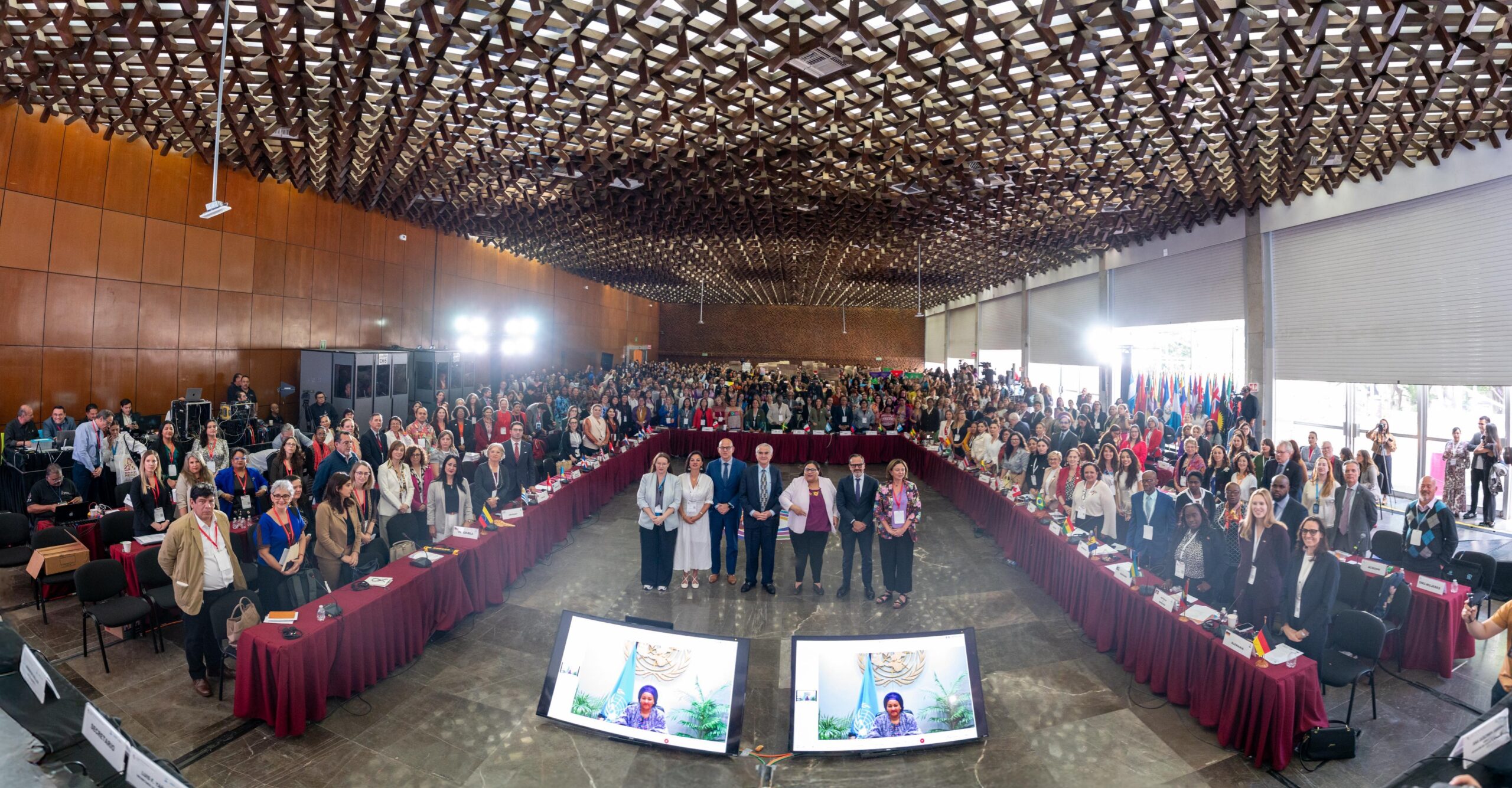 Igualdad de género y sociedad del cuidado: el Compromiso de Tlatelolco impulsado por la CEPAL y ONU Mujeres para transformar América Latina y el Caribe