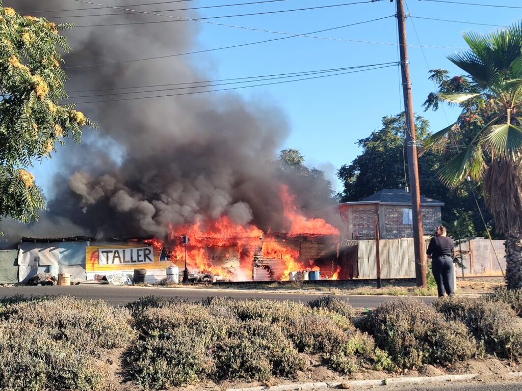 VRAZ INCENDIO CONSUME CONOCIDO TALLER ELÉCTRICO