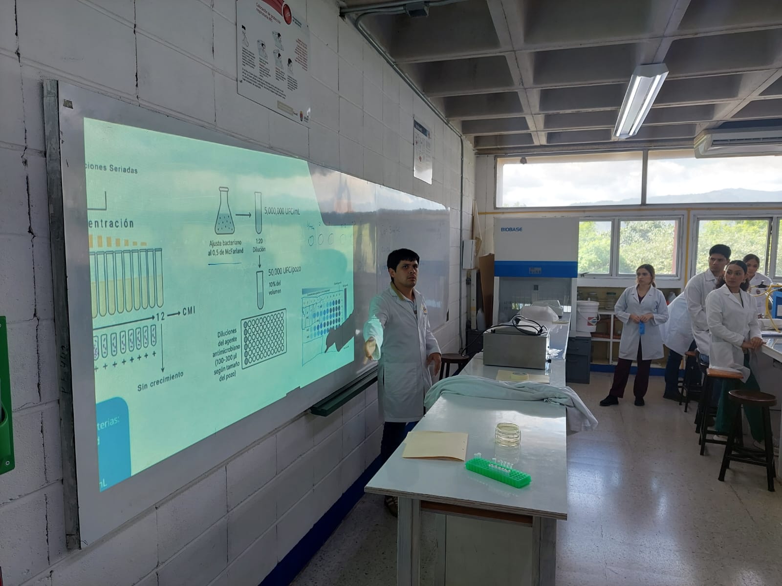 Académicos del campus Caborca de la Unison dictan taller sobre resistencia microbiana en la Universidad Nacional Autónoma de Honduras