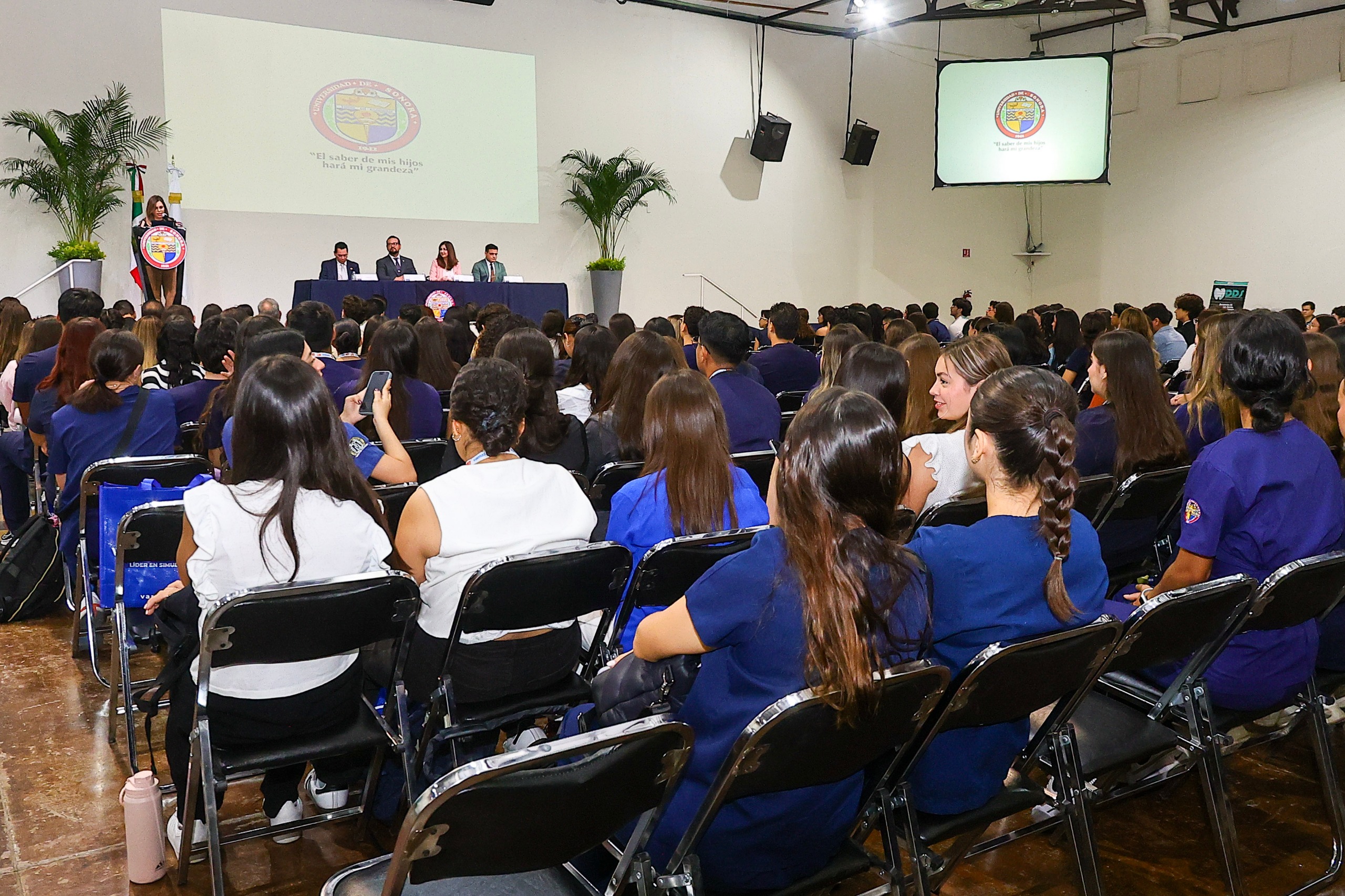 Se actualizan estudiantes y profesionales en el IX Congreso de Odontología de la Unison