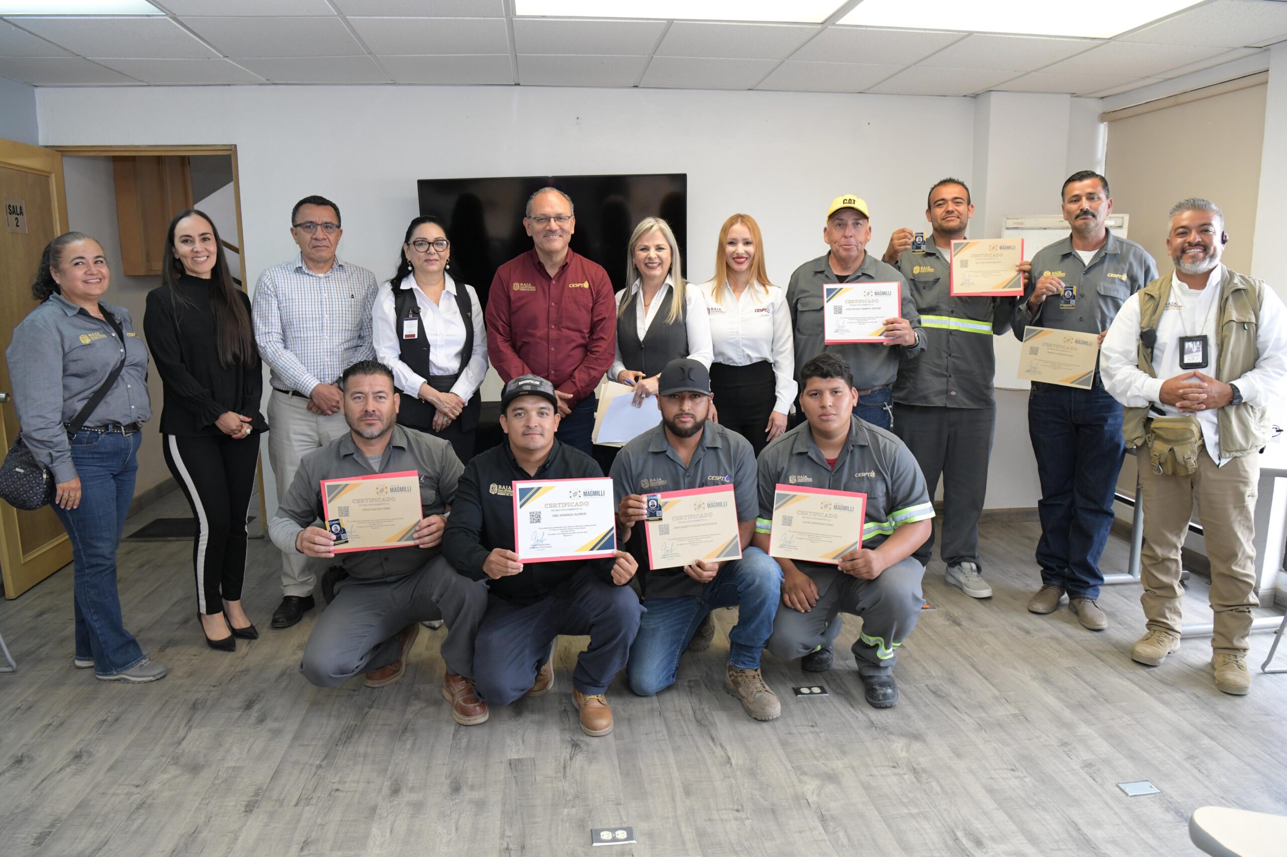 Operadores de excavadoras de la CESPT reciben Certificación de Operación Segura