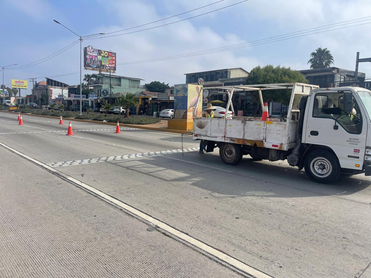 Ayuntamiento de Playas de Rosarito garantiza mantenimiento y supervisión en vialetas del Bulevar Popotla