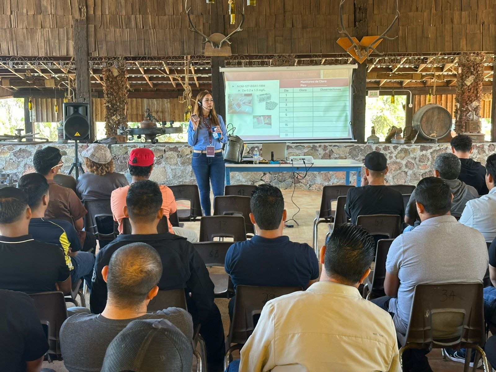 FORTALECEN LA SEGURIDAD ALIMENTARIA EN ROSARITO: 60 EMPLEADOS DE RESTAURANTES RECIBEN CAPACITACIÓN EN INOCUIDAD