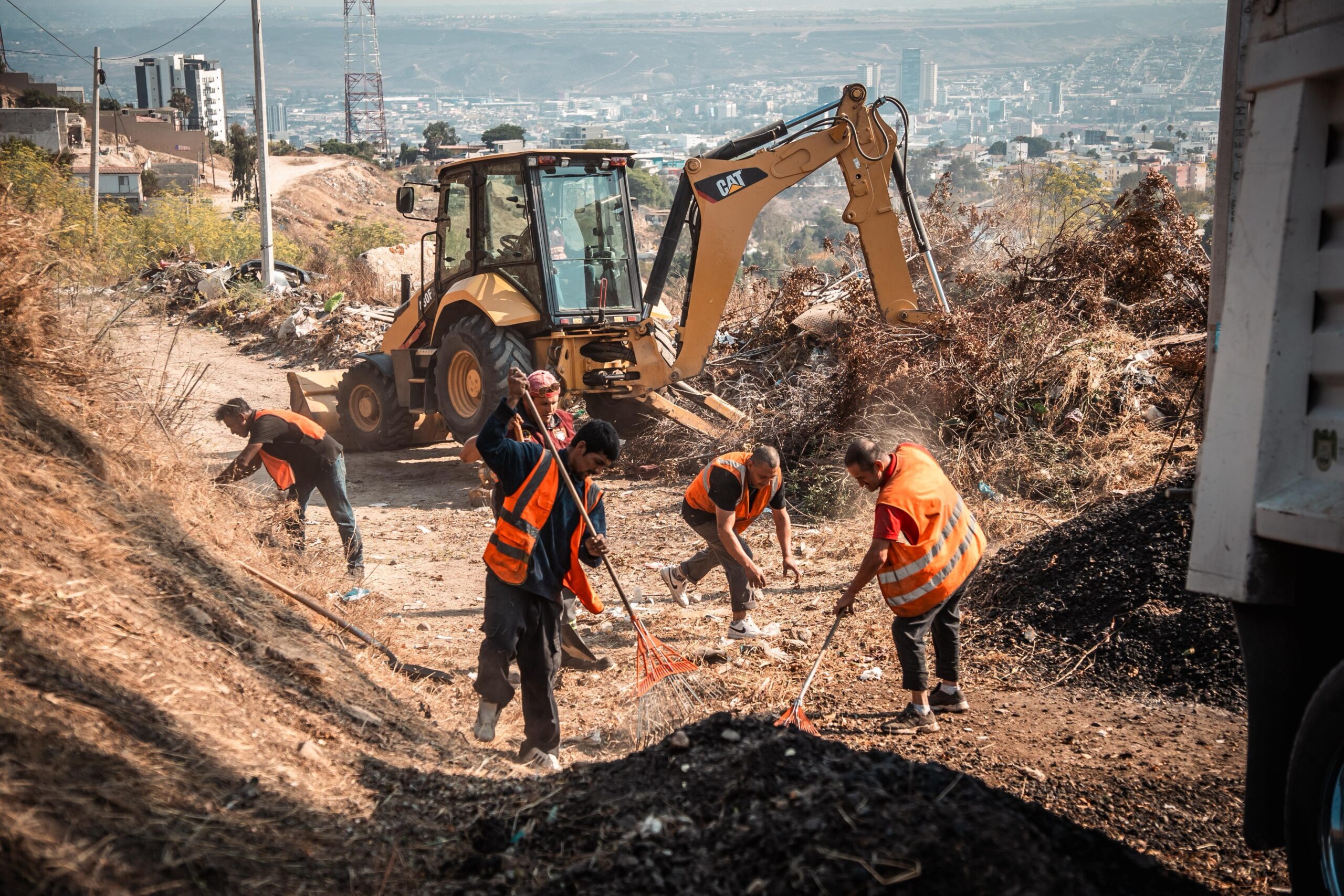Beneficia Gobierno Municipal a delegaciones San Antonio de los Buenos y Centro con programa Tijuana: Ciudad Limpia