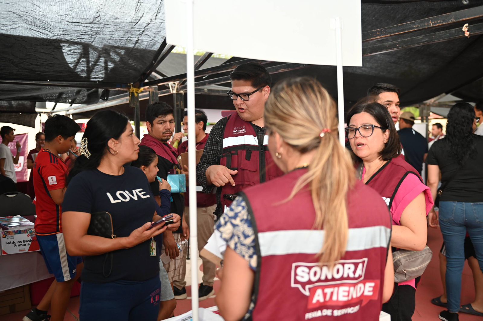 Gobernador Durazo lleva jornadas de servicios gratuitos a la colonia Romanza con “Sonora Atiende”