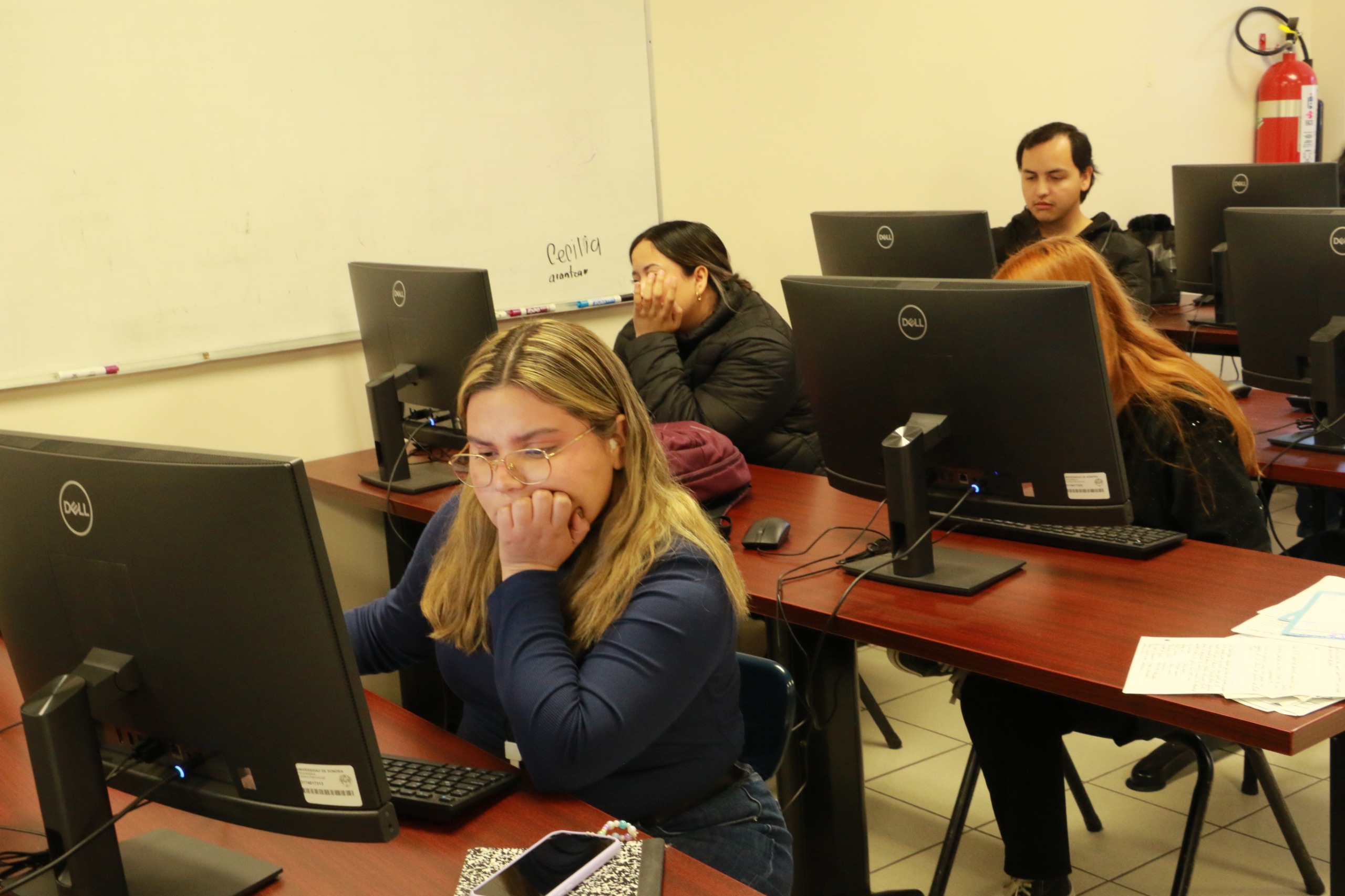 Abren convocatoria para presentar el EGEL en diciembre como opción de titulació. Son 34 progr.amas de nivel licenciatura los que presentan el EGEL en la Universidad de Sonora.