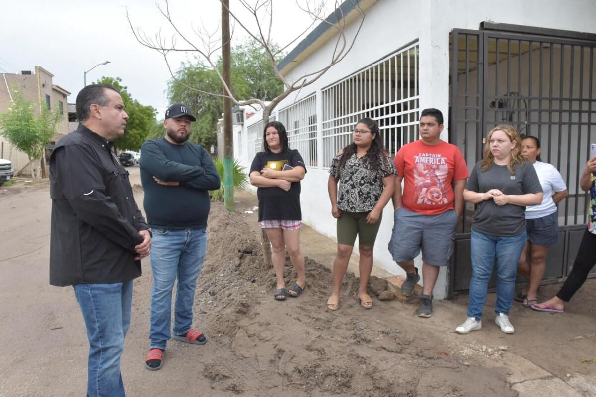 Astiazarán atiende a familias de La Caridad afectadas por lluvias