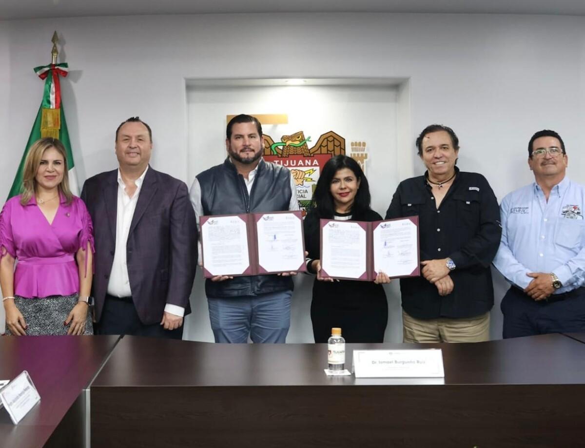 Firman XXV Ayuntamiento de Tijuana y Distribuciones Rembao contrato de donación en apoyo a asociaciones civiles