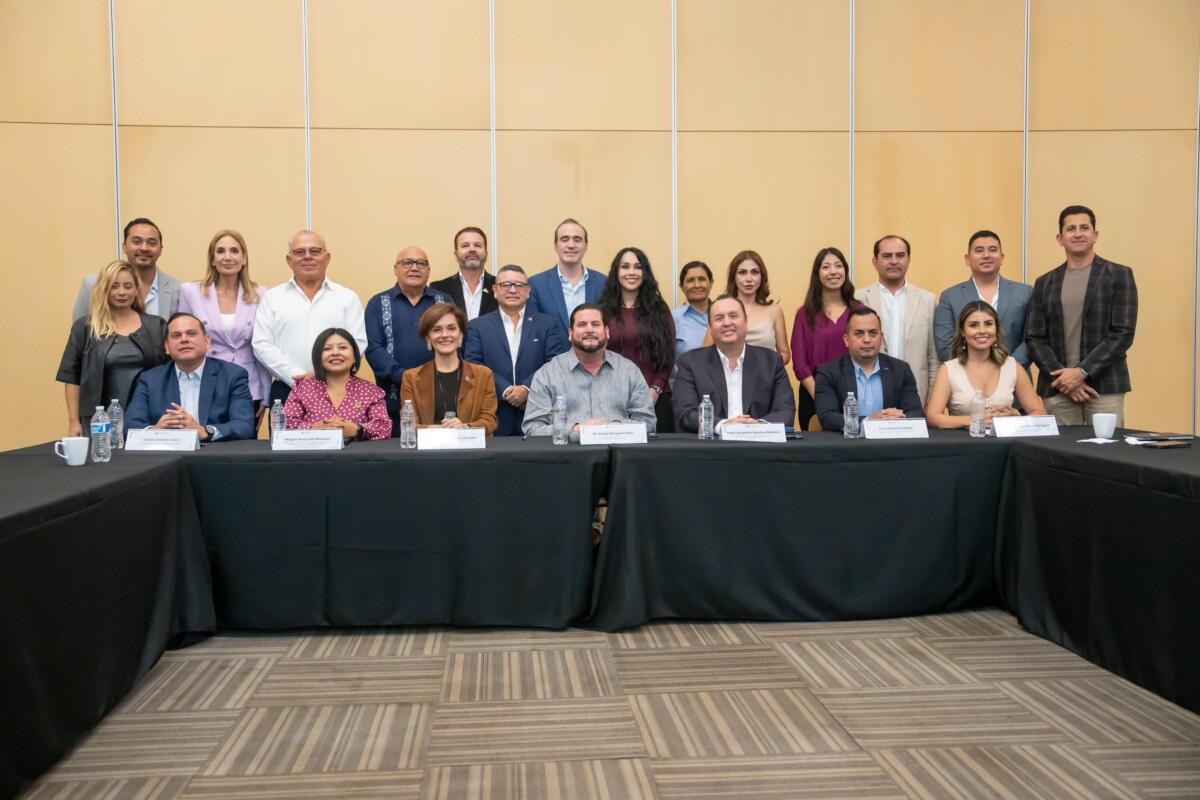 Participa Ismael Burgueño en la presentación de la alianza estratégica entre Correos de México y Mexicana de Aviación con el empresariado local