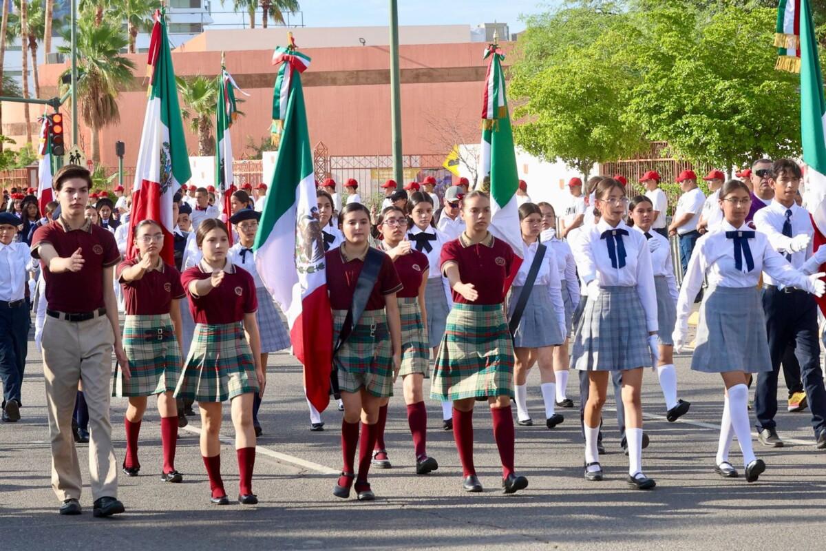 Conmemora Gobernador Durazo el 215 aniversario de la Independencia de México con desfile cívico-militar