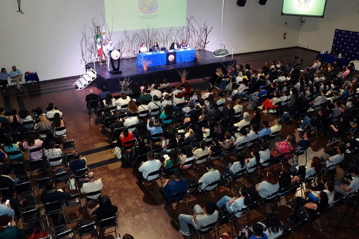 Festeja 30 años la Licenciatura en Enseñanza del Inglés y nace el Ciielex