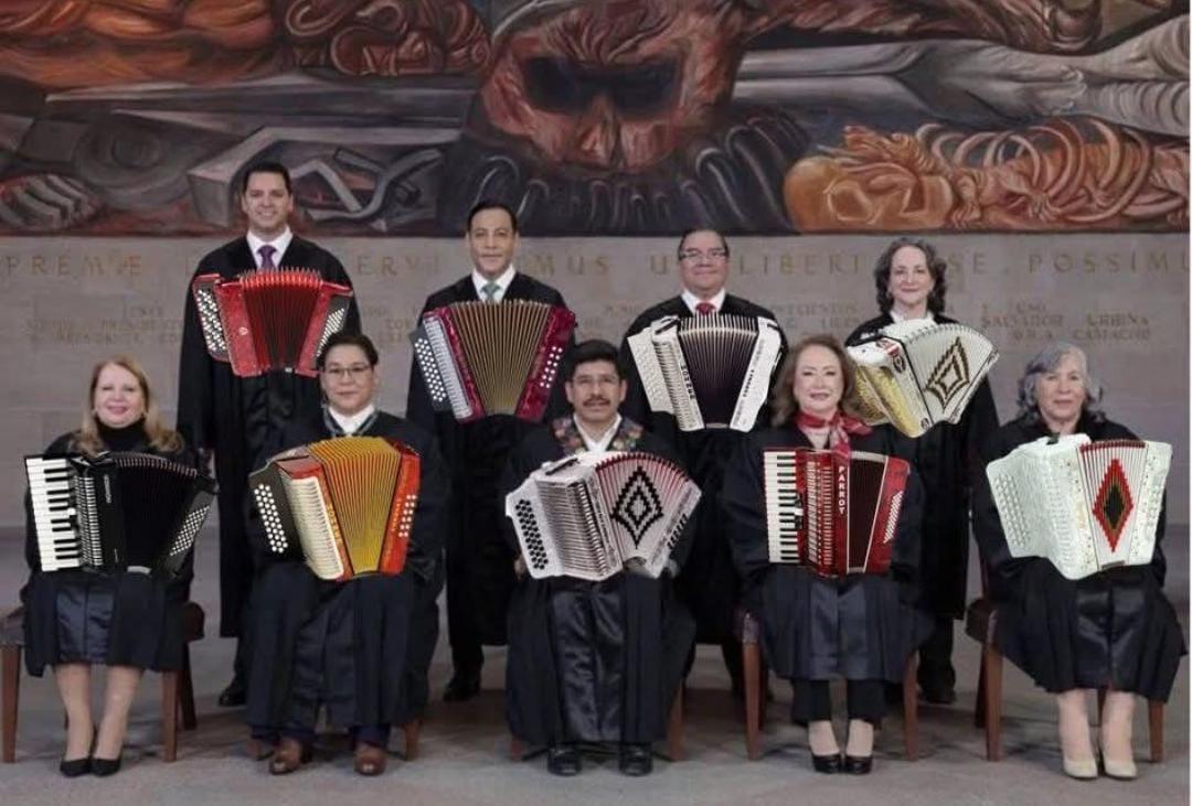 LOS MINISTROS INTEGRANTES DE LA SUPREMA CORTE EGRESADOS DEL ACORDEÓN
