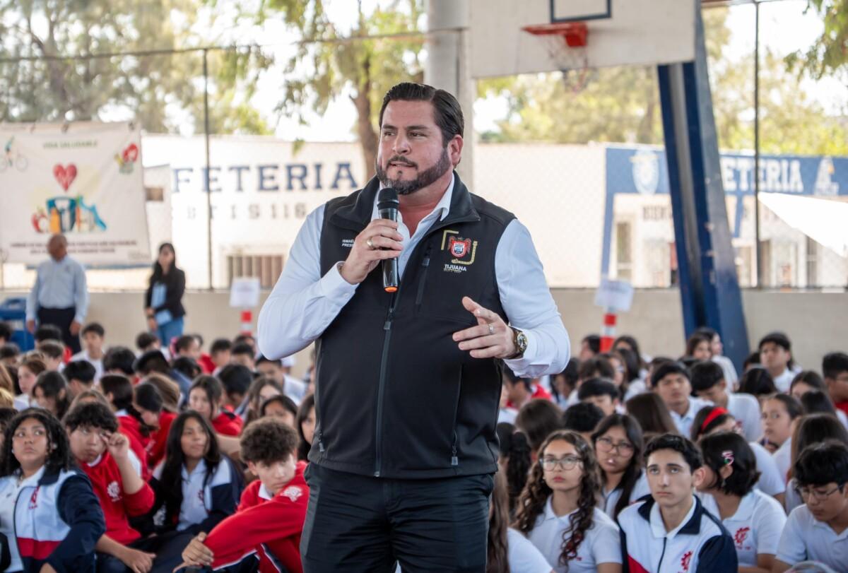 Participa Ismael Burgueño en Panel de Egresados Exitosos del CBTis 116